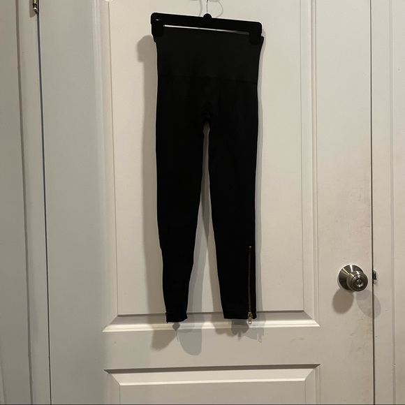 Spanx Side ZIP Seamless Leggings - Picture 5 of 5